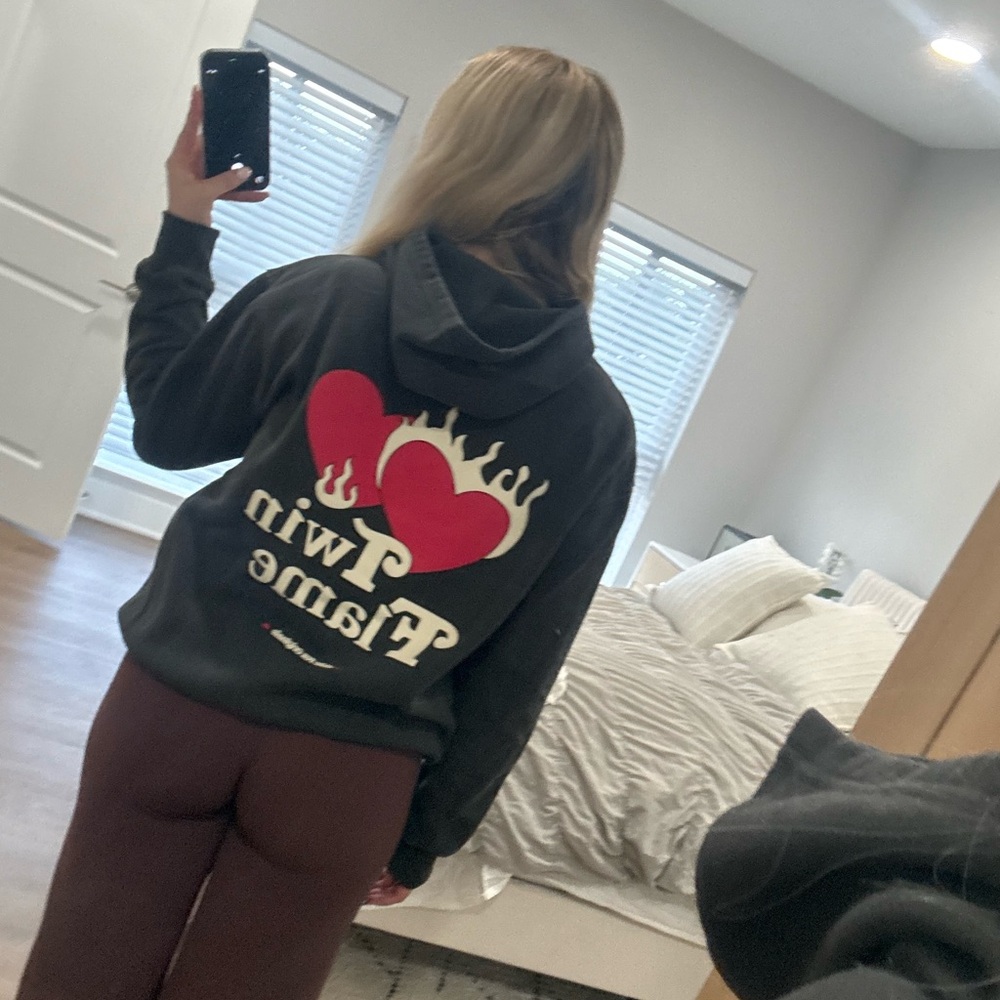 White Fox Boutique Hoodie M/L - Picture 2 of 9